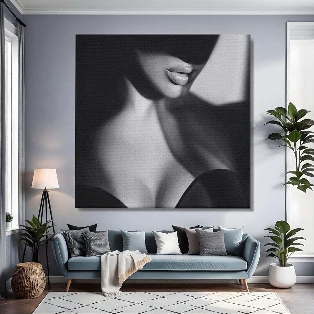Tablou canvas cu tablou canvas cu buze senzuale, fara rama, pe sasiu de lemn, pe perete intr-un living